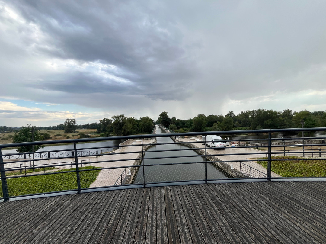 Canal bridge over the Loire-Digoin必去景点