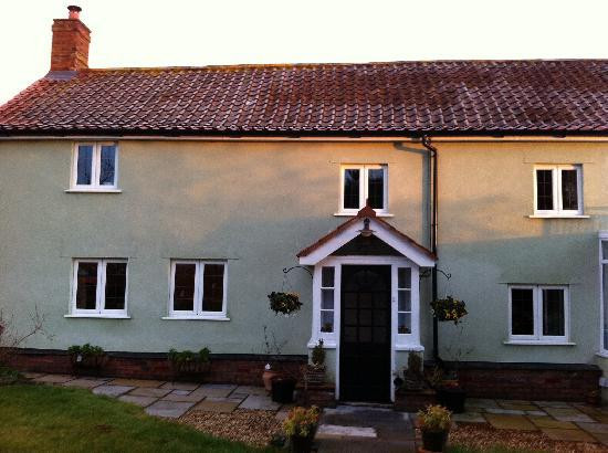 Aginhills Farmhouse主图