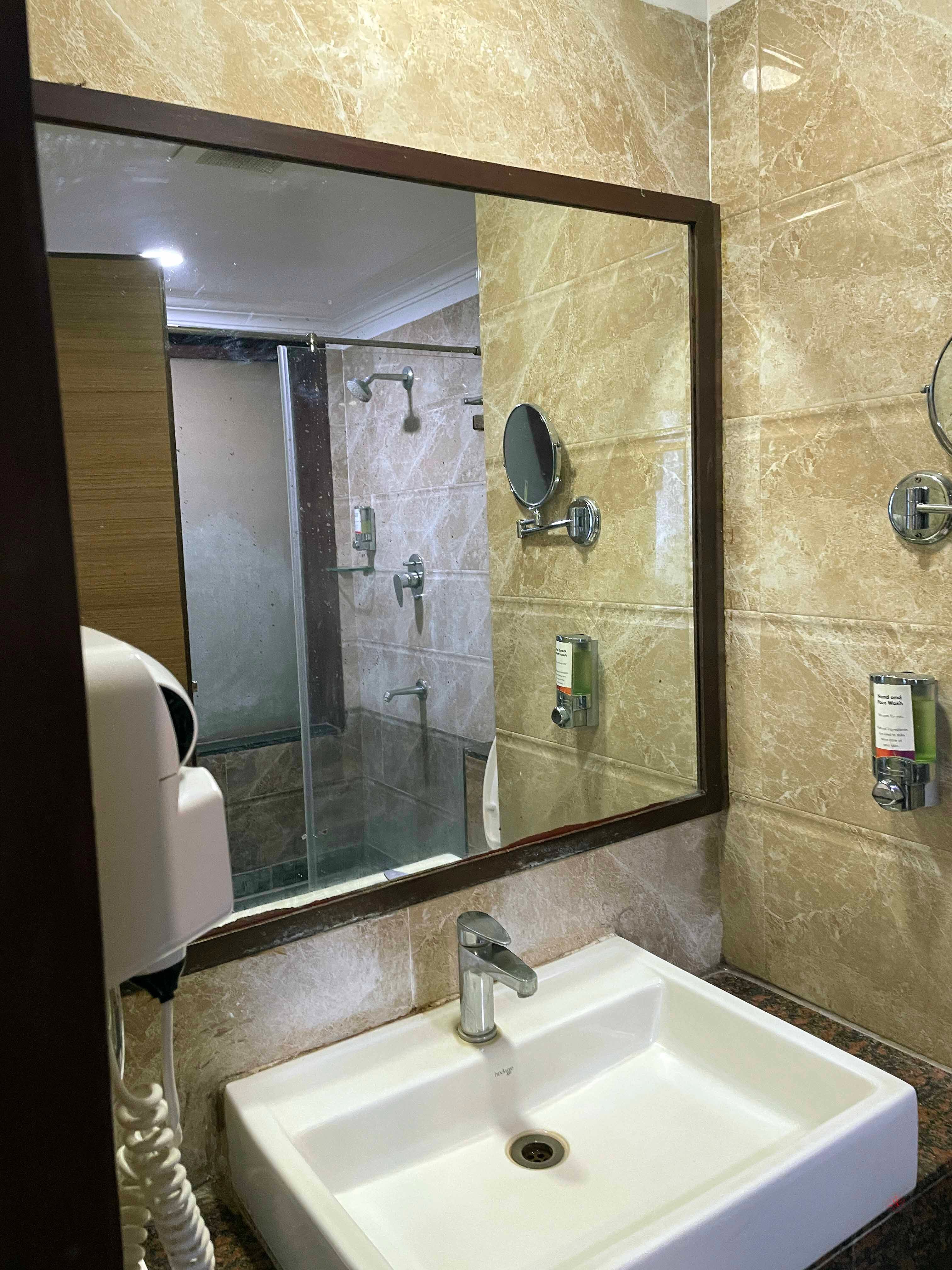 Sterling V Grand Madurai-浴室