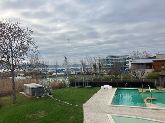 Hotel Golden Lake Resort主图