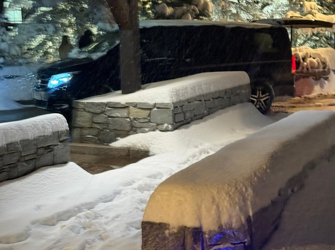 高雪维尔雪峰酒店主图