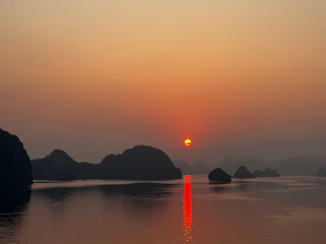 Elite of the Seas-下龙湾必去景点