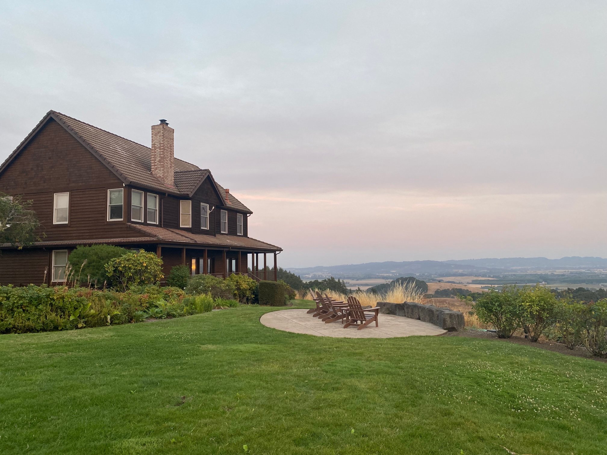 Youngberg Hill-官方