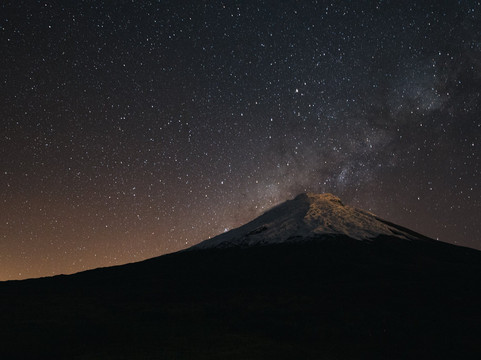 Tierra del Volcan-基多必去景点