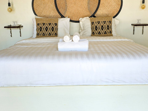 高龙秘密花园酒店主图