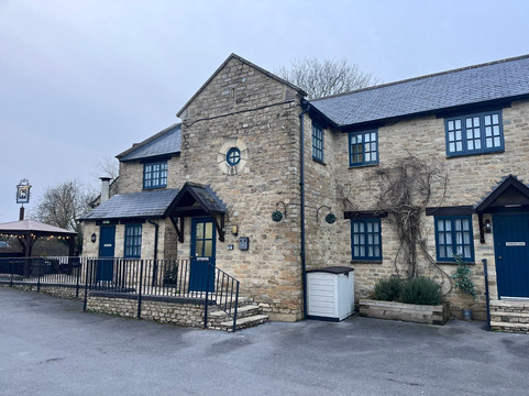 塔尔博特民宿旅店主图