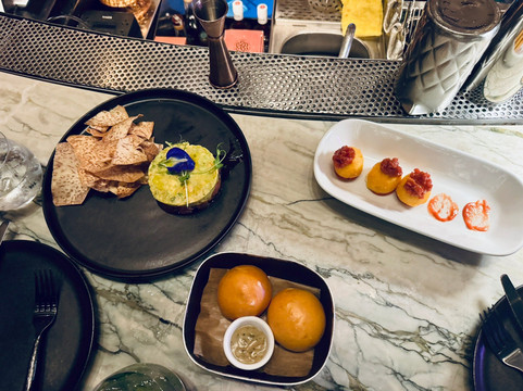 La Central By Mario Pagan