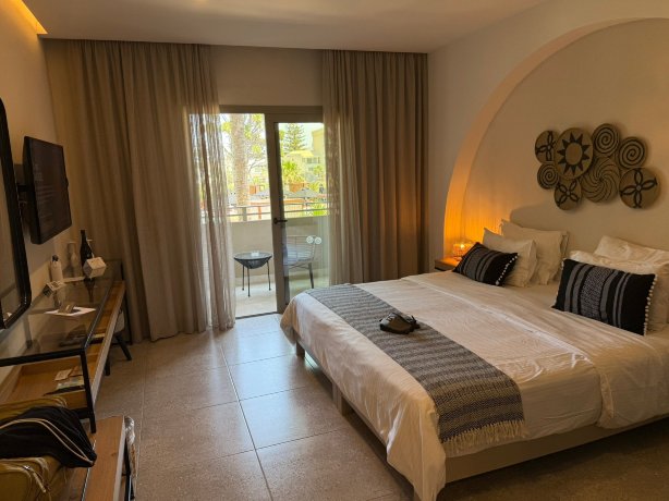 艾利罗斯海滨诗歌酒店-官方