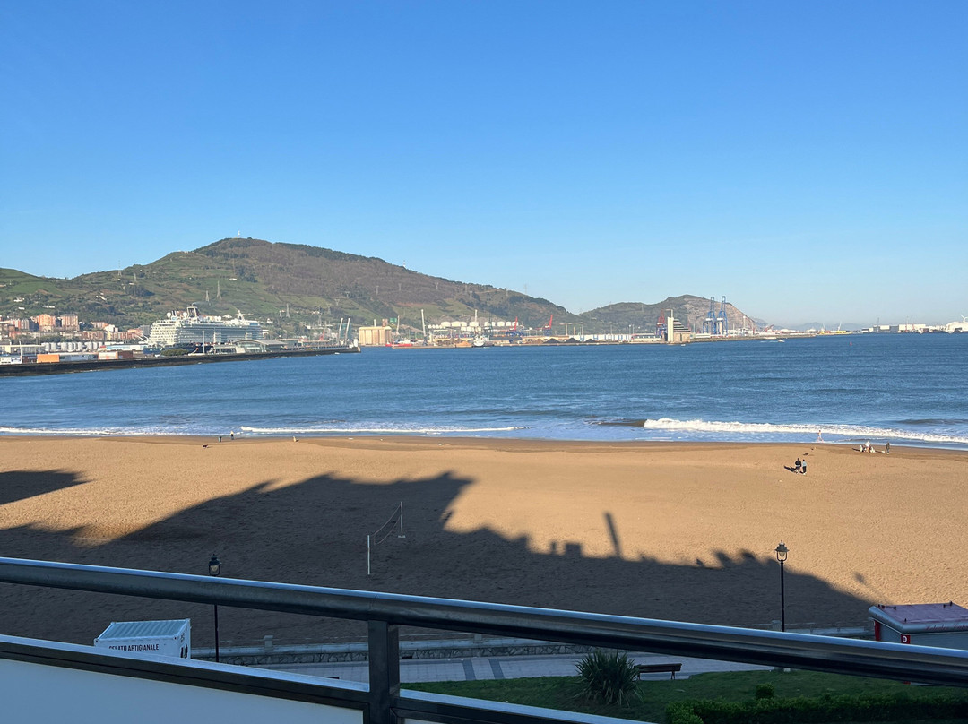 多摩升佩蒂特宫酒店主图