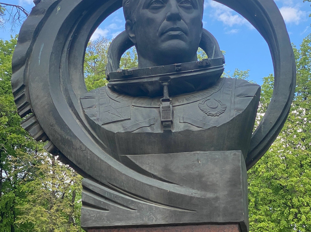 Monument to Pilot-Cosmonaut Aksyonov-Ryazan必去景点