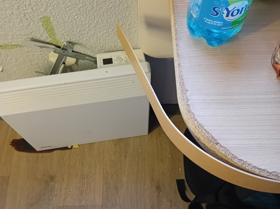 宜必思快捷热内维尔阿尼埃尔酒店主图