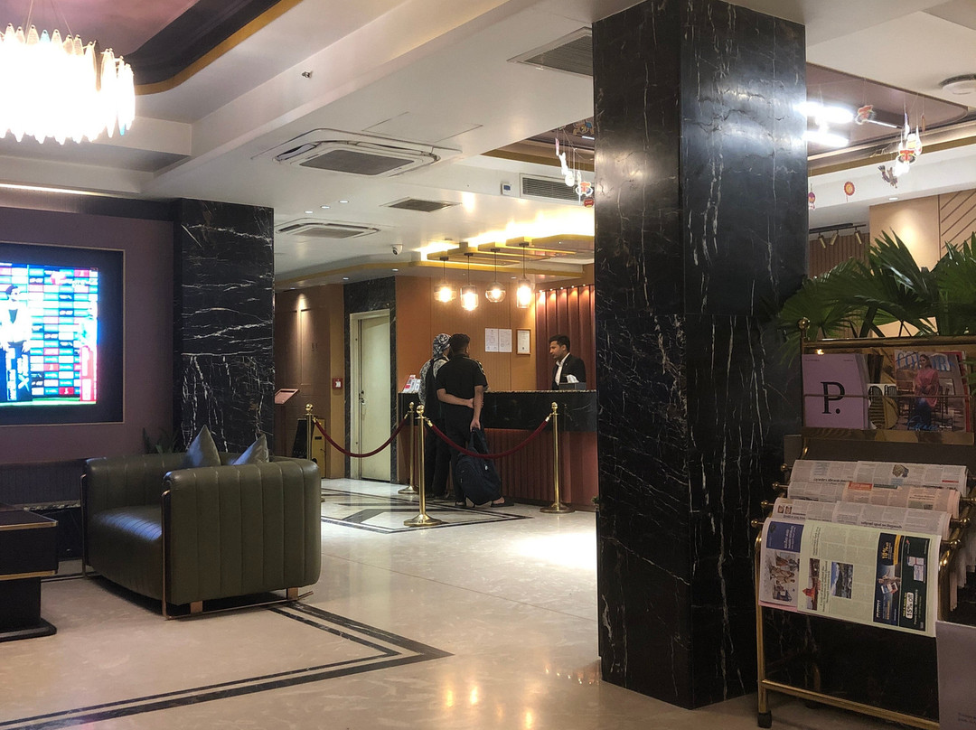 达卡扎比尔酒店主图