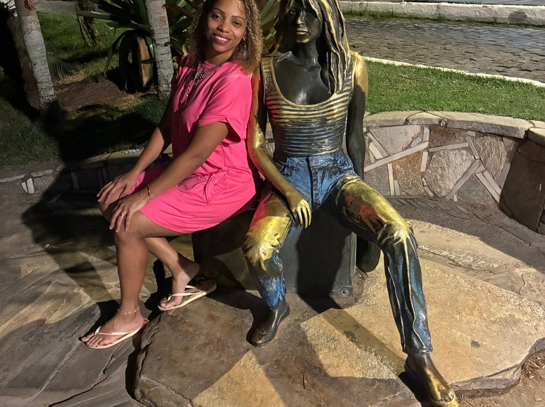 Brigitte Bardot Statue-布基亚斯必去景点