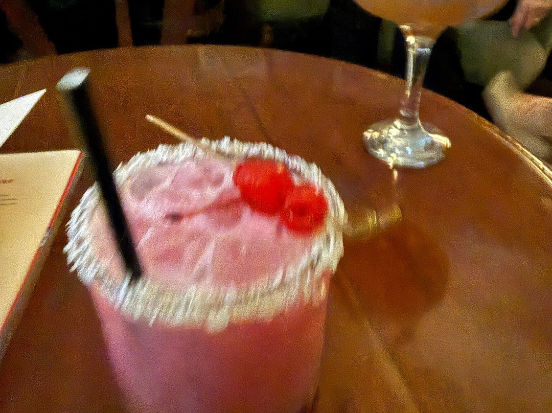 天使皇家酒店主图