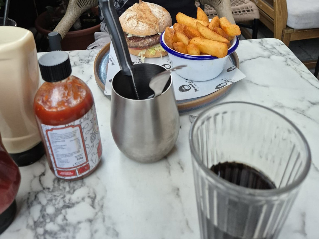 Monty's Burger Bar