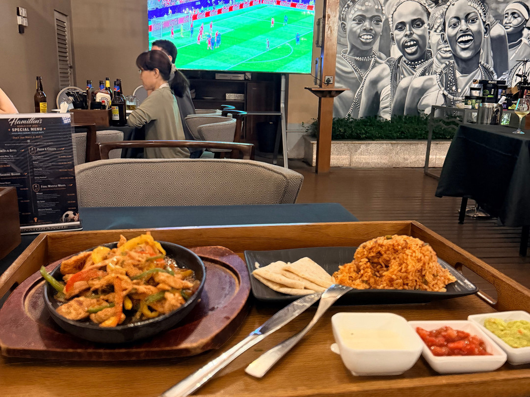 中铁尼雷尔大酒店主图