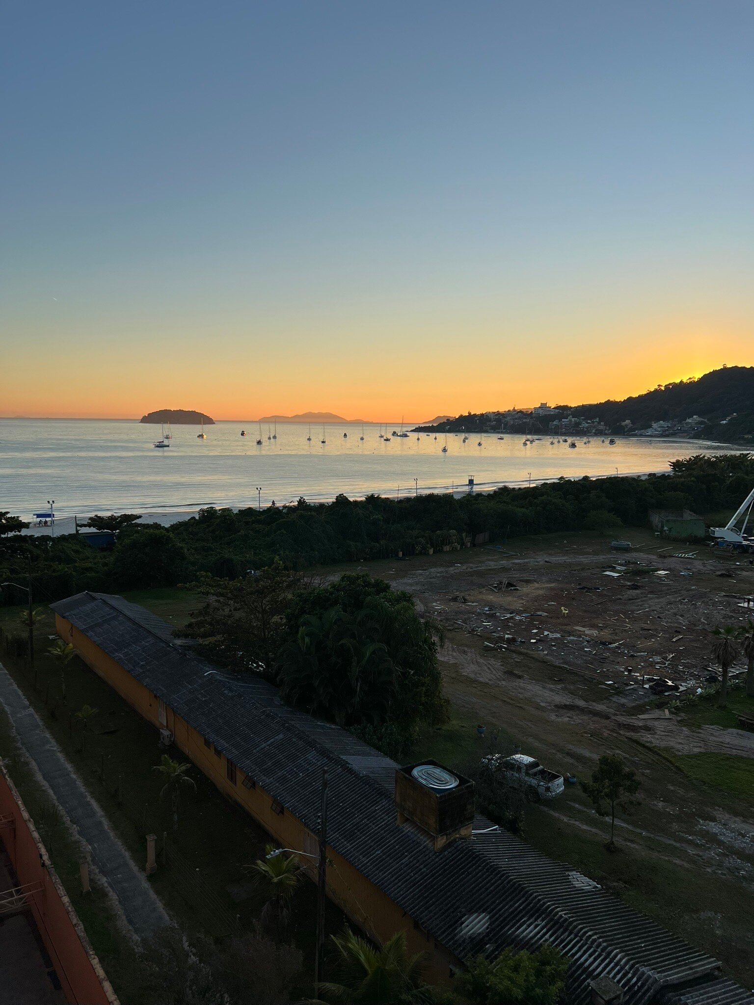 胡雷尔海滩村-旅行者