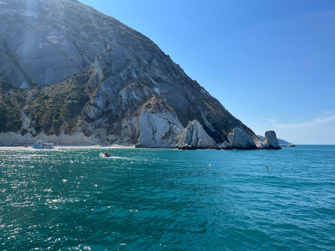 Spiaggia Delle Due Sorelle-Sirolo必去景点