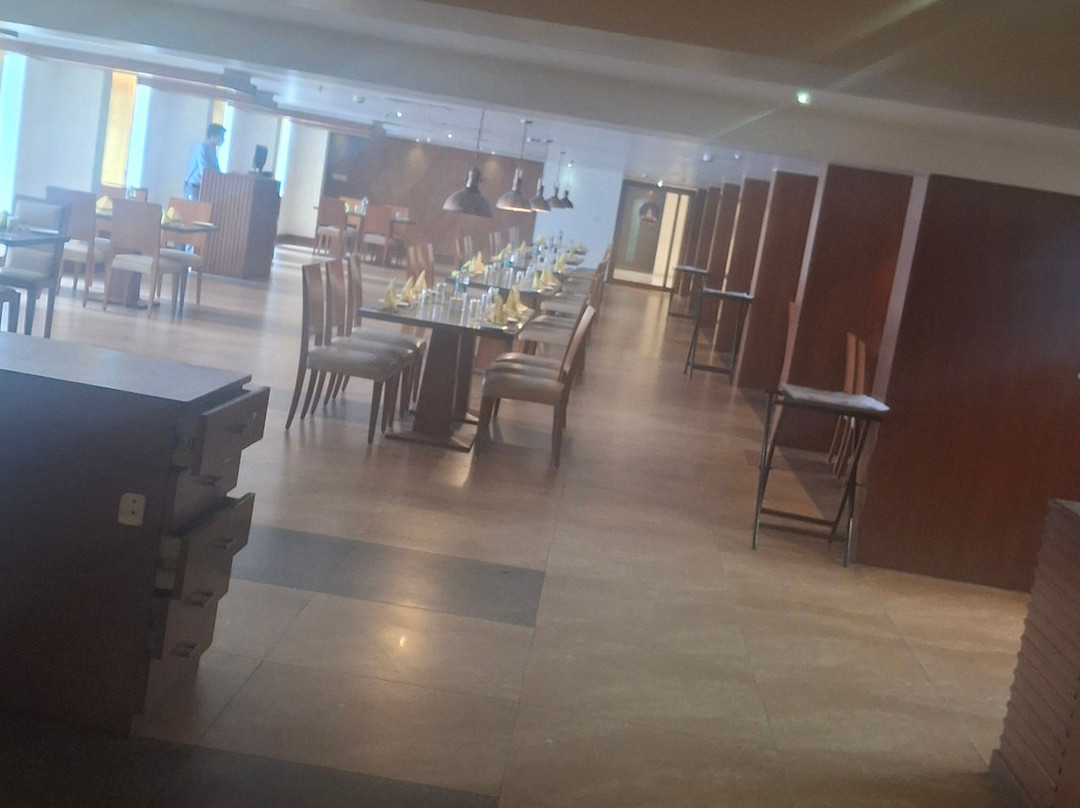皇家兰花中央施莫加酒店主图
