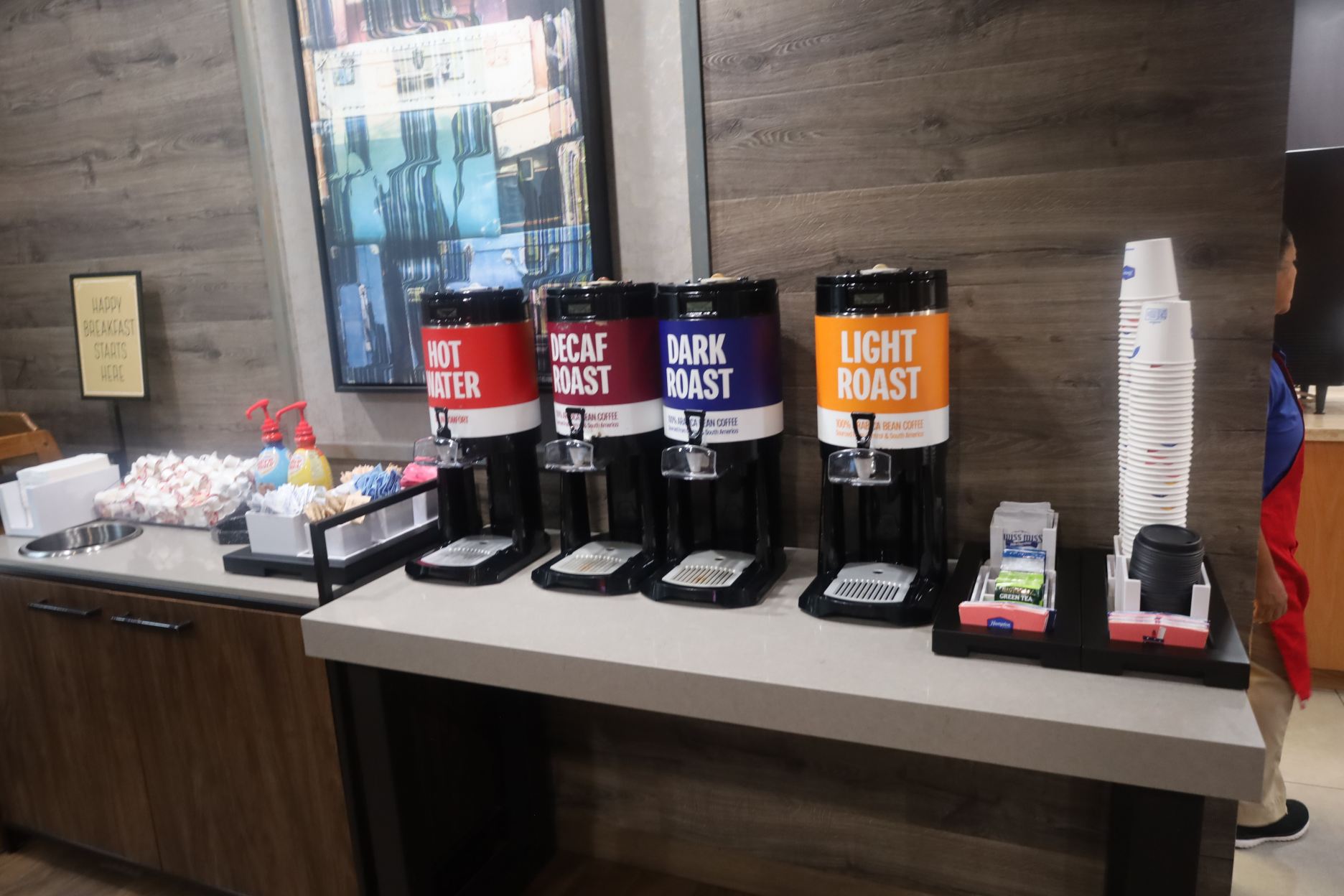 纽华克机场伊莉莎白欢朋套房酒店-旅行者