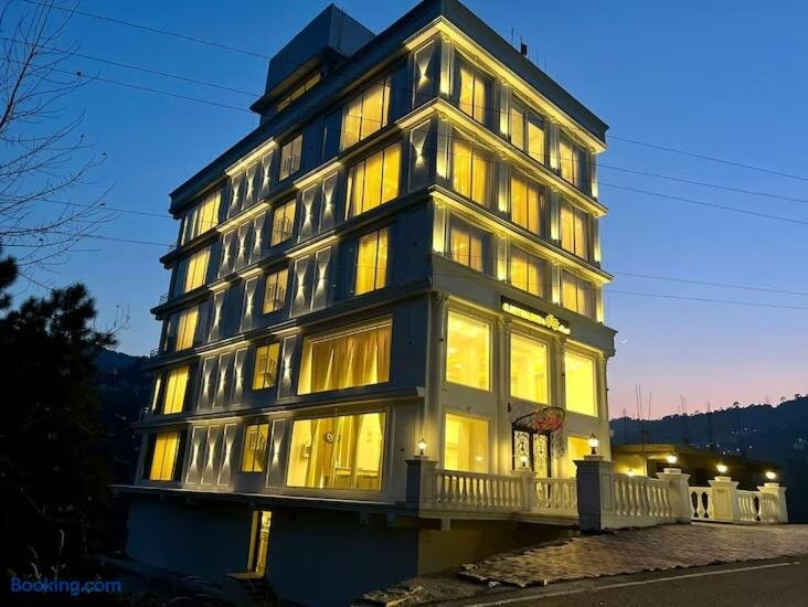 Claret inn by Lawrence Hotels