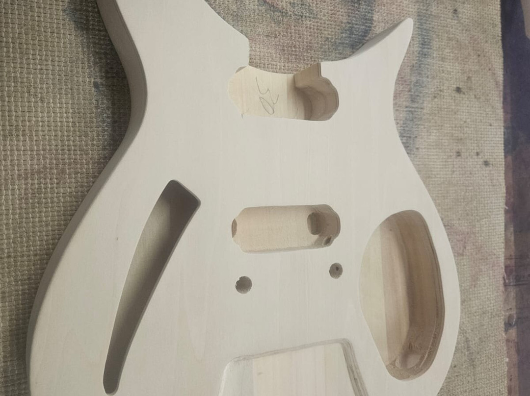 Wildwood Instruments - Guitar Making Courses & Art Gallery-戴尔斯福特必去景点