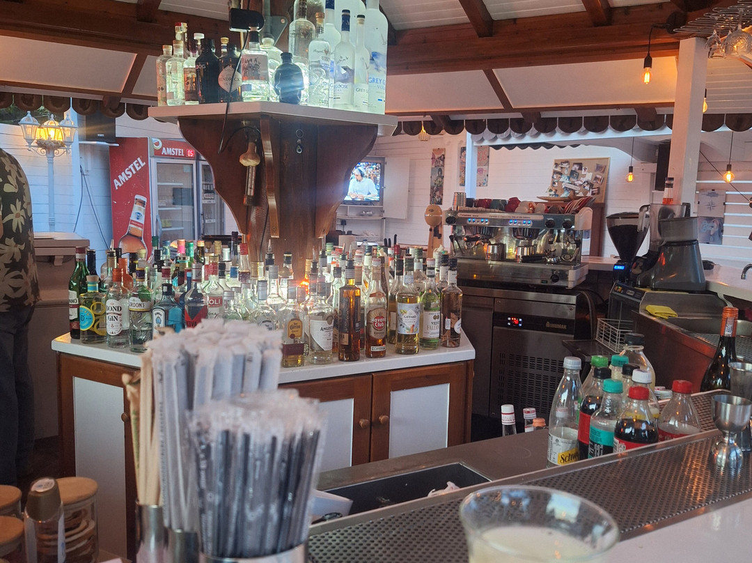 La Bussola Bar Koukounaries-Koukounaries必去景点