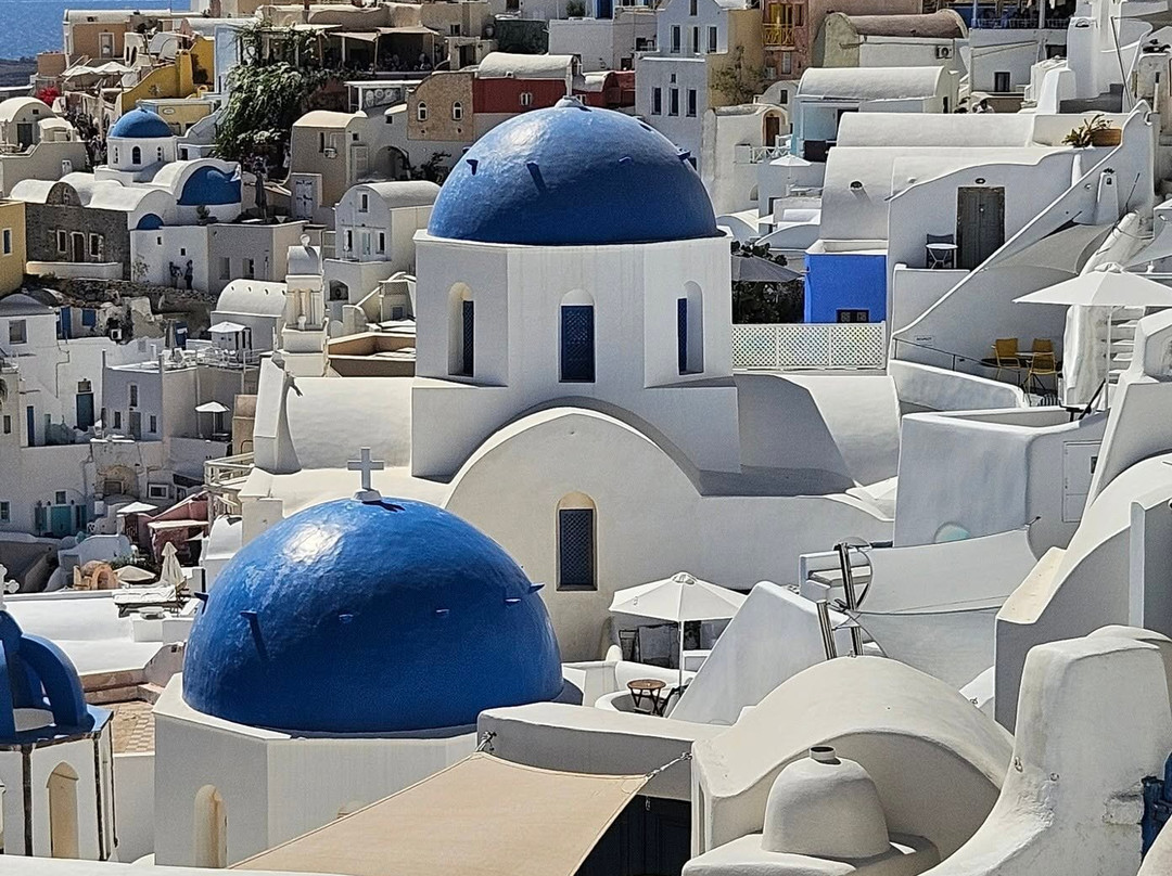 Picturesque Blue Dome Santorini-伊亚必去景点
