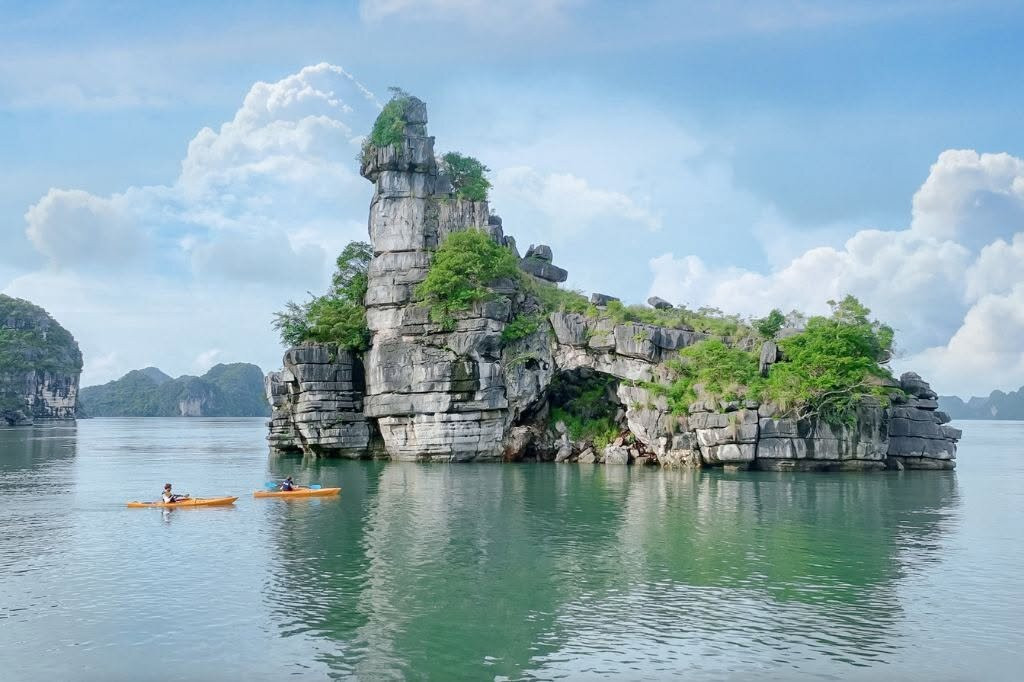 Castaway Island-下龙湾必去景点