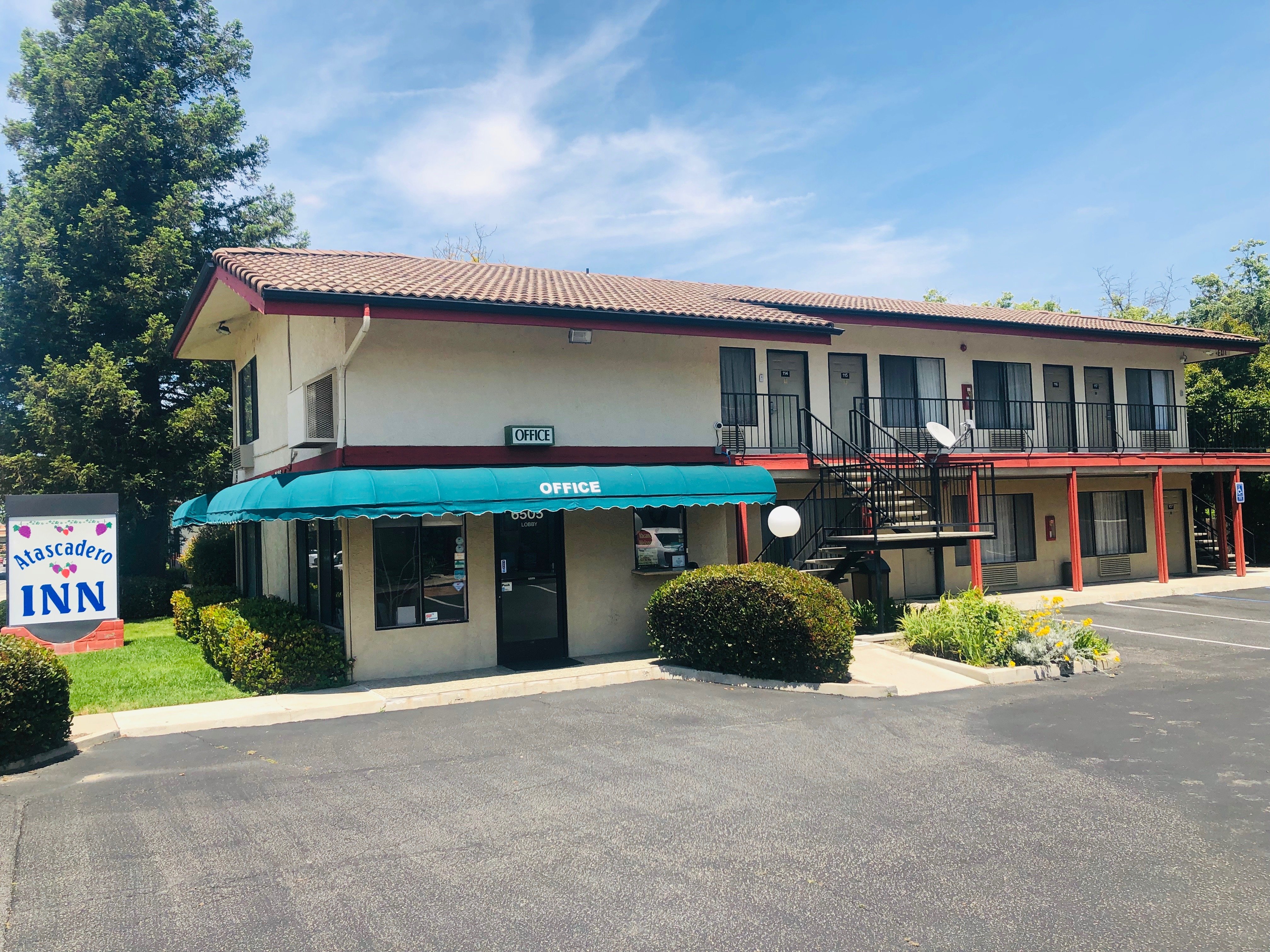 阿塔斯卡德罗速8酒店-官方