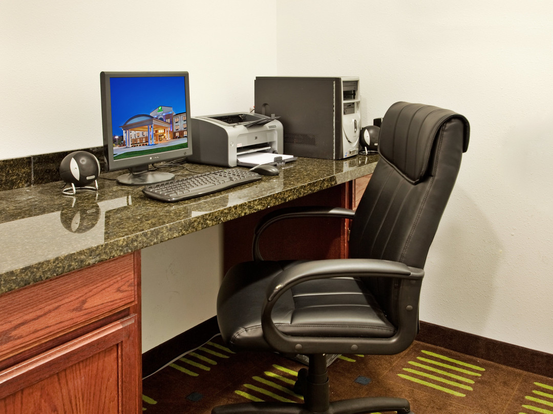 Holiday Inn Express & Suites St Charles By IHG主图
