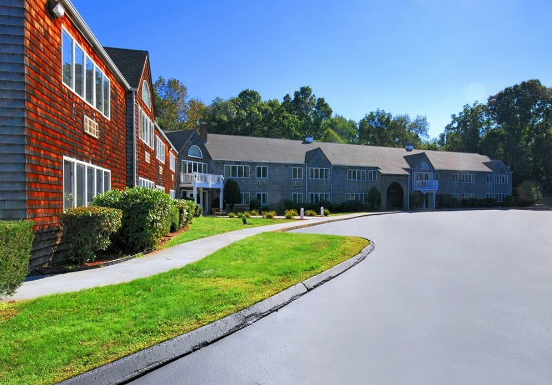 Gold Star Inn & Suites