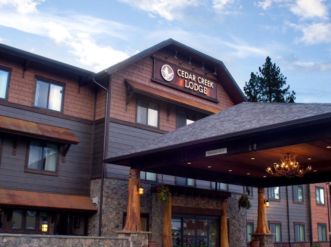 Columbia Falls酒店住宿-Cedar Creek Lodge & Conference Center