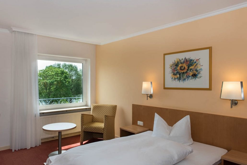 Muhlheim am Main酒店住宿-Hotel zum Schiffchen