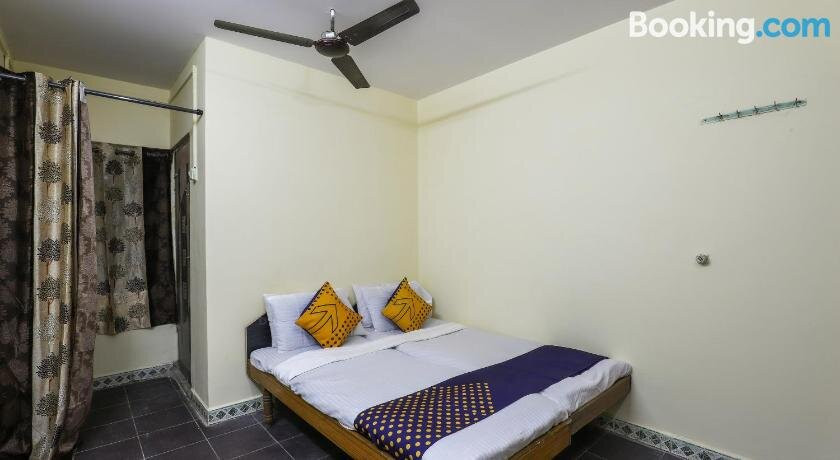 SPOT ON 62662 Shree Varai Krupa Guest House
