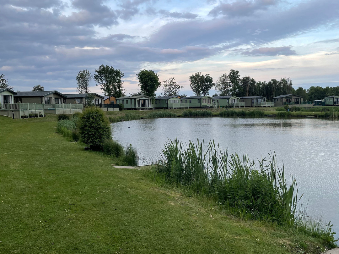 Heron's Mead Caravan Park & Fishing Lakes景点图片