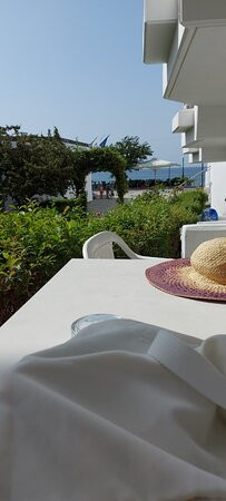 Xenios Dolphin Beach Hotel主图