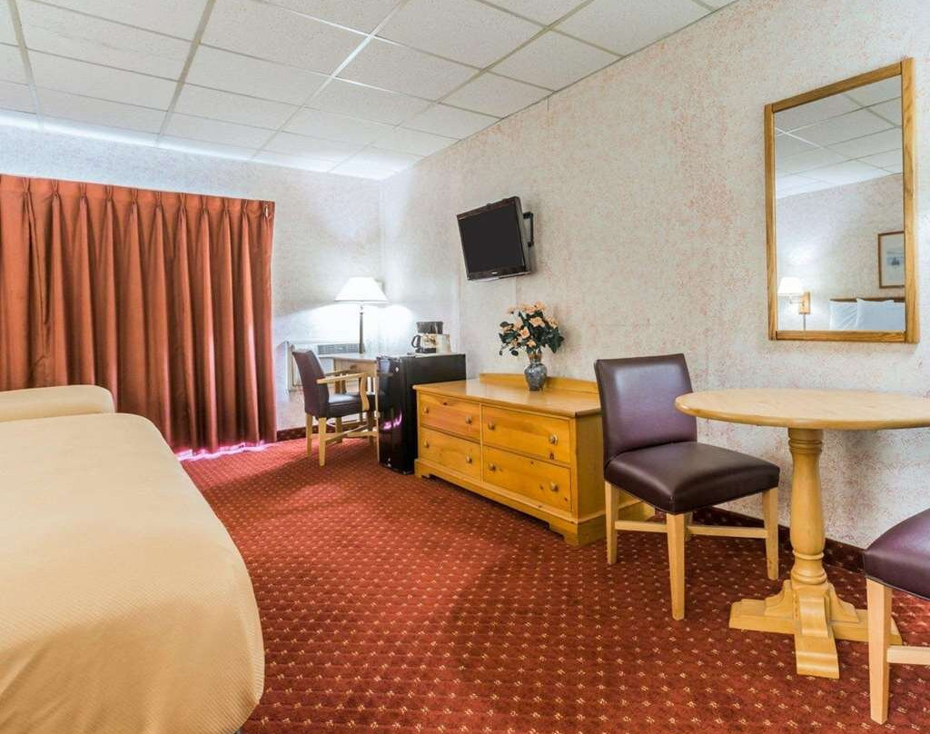 Econo Lodge Near Stewart International Airport主图