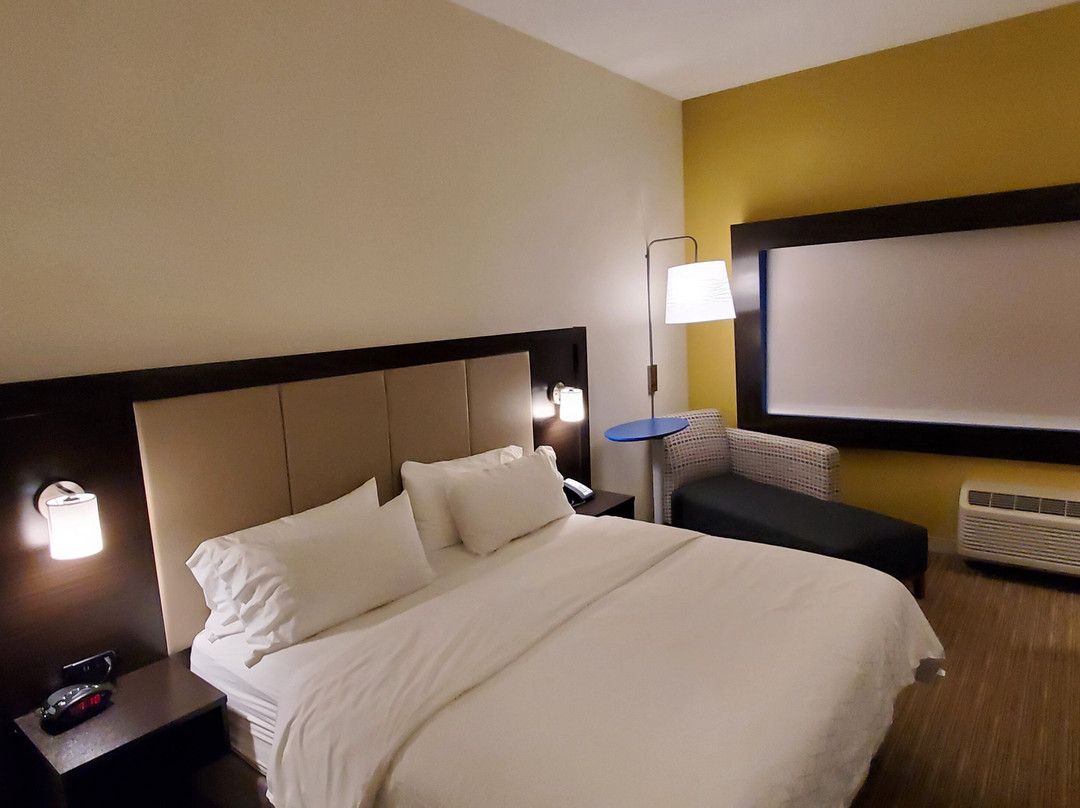 Holiday Inn Express & Suites Marietta By IHG主图