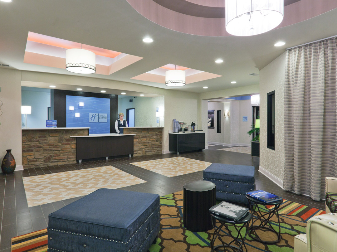 Holiday Inn Express & Suites Fulton by IHG主图
