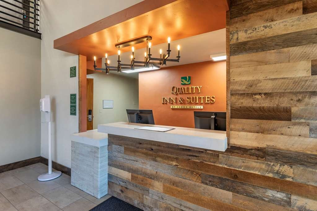 品质酒店及套房 斯廷博特斯普林斯主图