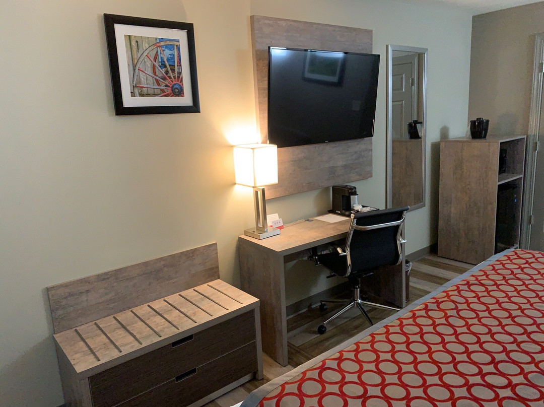 Days Inn & Suites by Wyndham Bowling Green主图