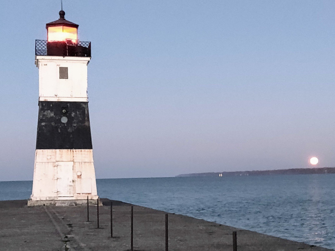 Erie Harbor North Pier Light-伊利必去景点