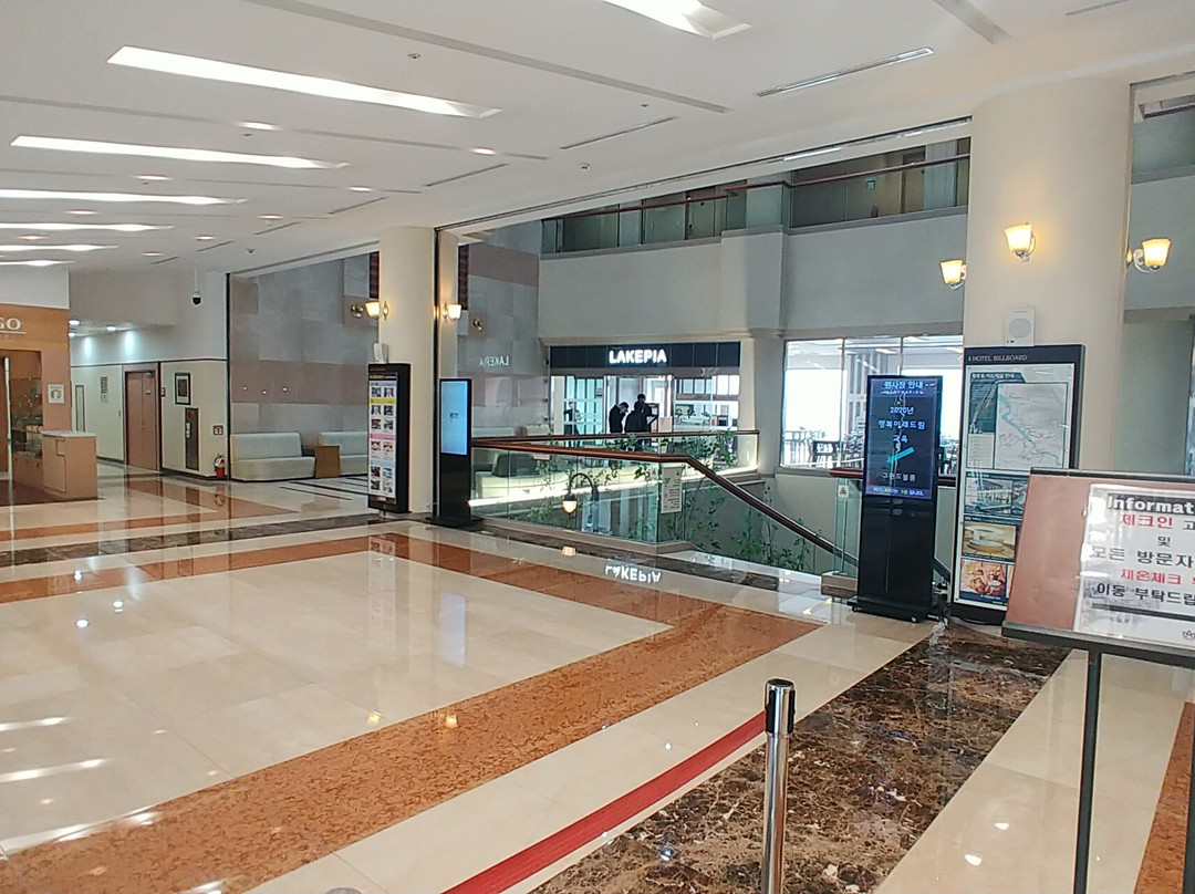 本昵客雅Premier清风湖酒店主图