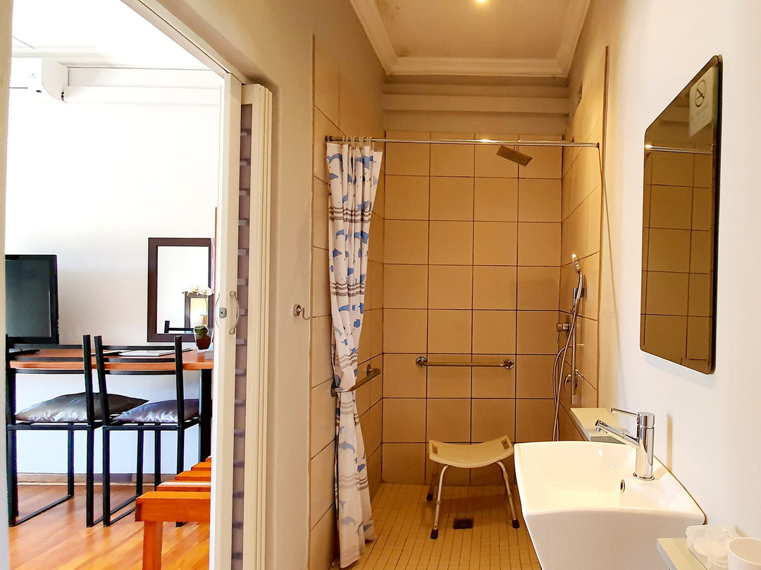 Dive Inn Bed and Breakfast主图