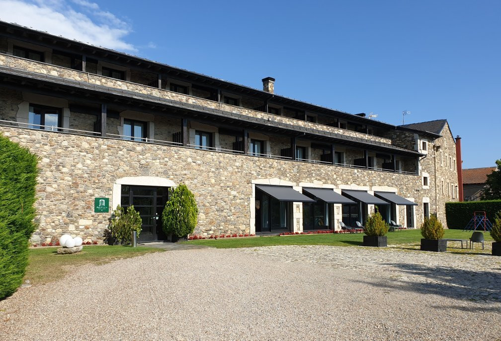 伯纳特德索酒店主图