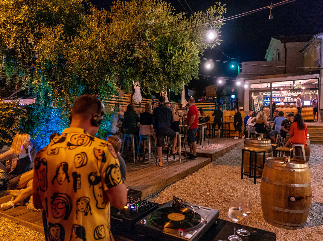 Karbun Lounge and Tapas