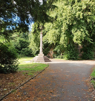 World War Two Memorial Cross .-Kirkby必去景点
