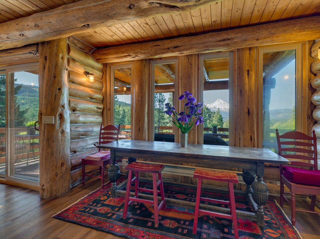 Bigfoot Lodge B&B主图