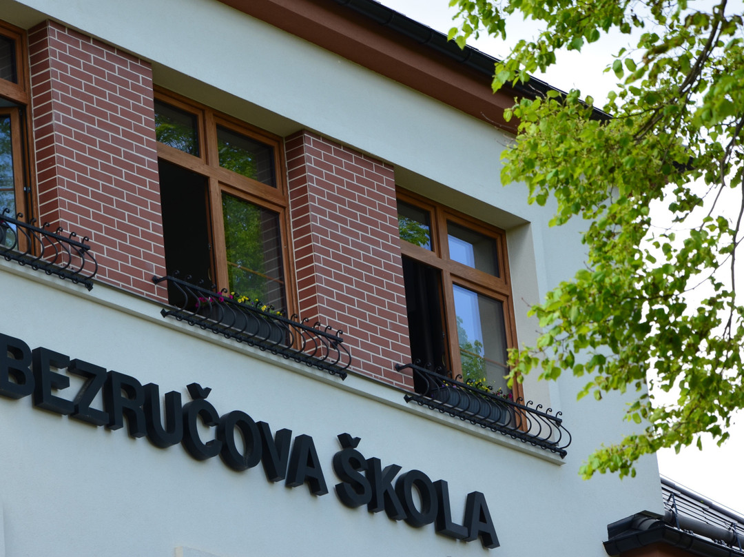 Bezrucova Skola主图